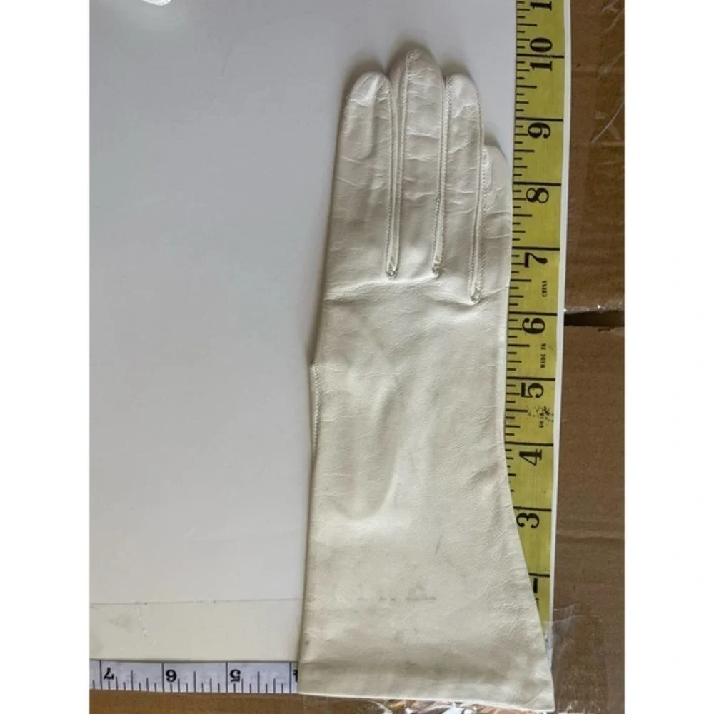 Vintage Gloves by Superb Italian Leather White Gloves size 6